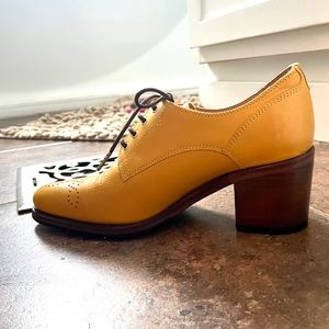 NWT The Office of Angela Scott Miss Button Midheel in Saffron